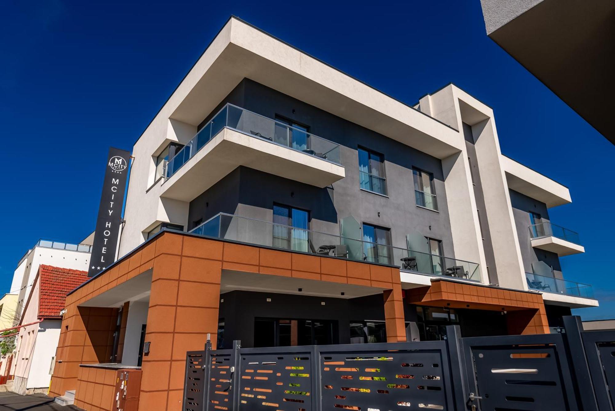 M City Aparthotel 阿拉德 外观 照片